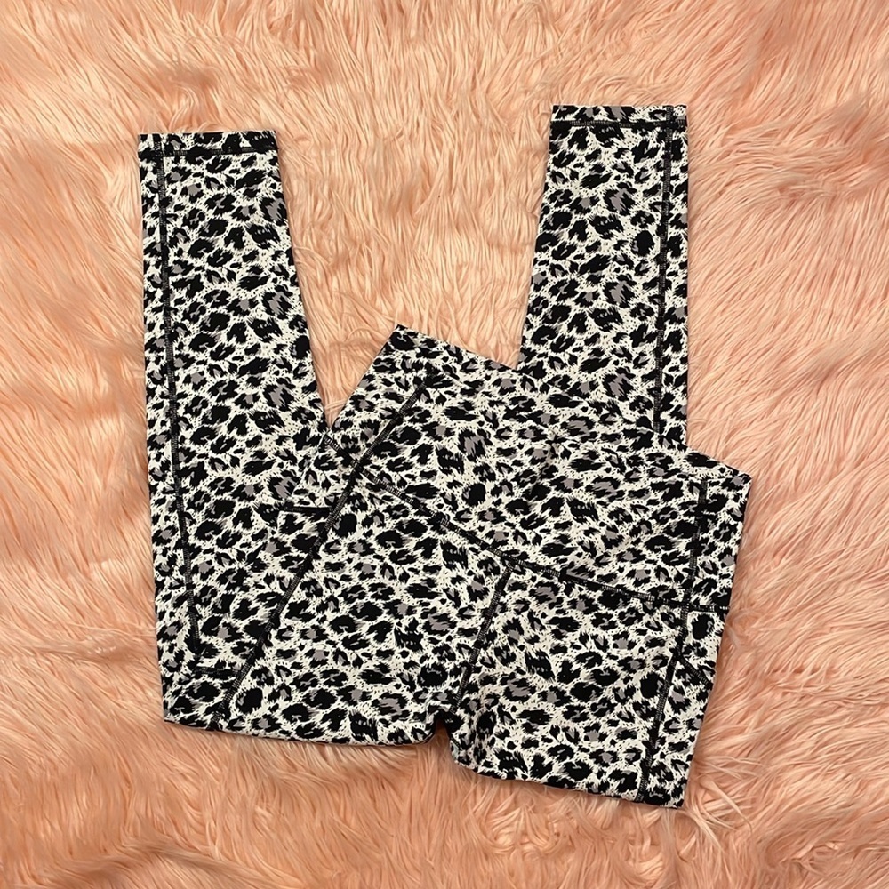 ZYIA Snow Leopard Pocket Brilliant Hi-Rise 7/8 24” Size 8-10
